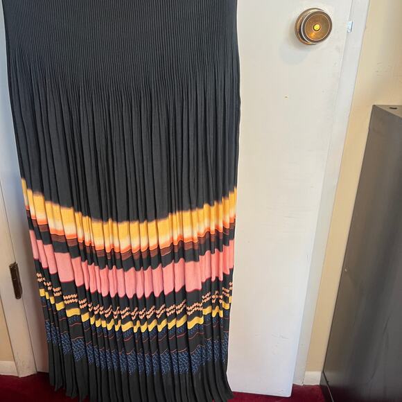 ALC Black Pleated Maxi Dress Gown Womens 4 Halter Open Back Pink Stripe Deep V - Picture 7 of 14